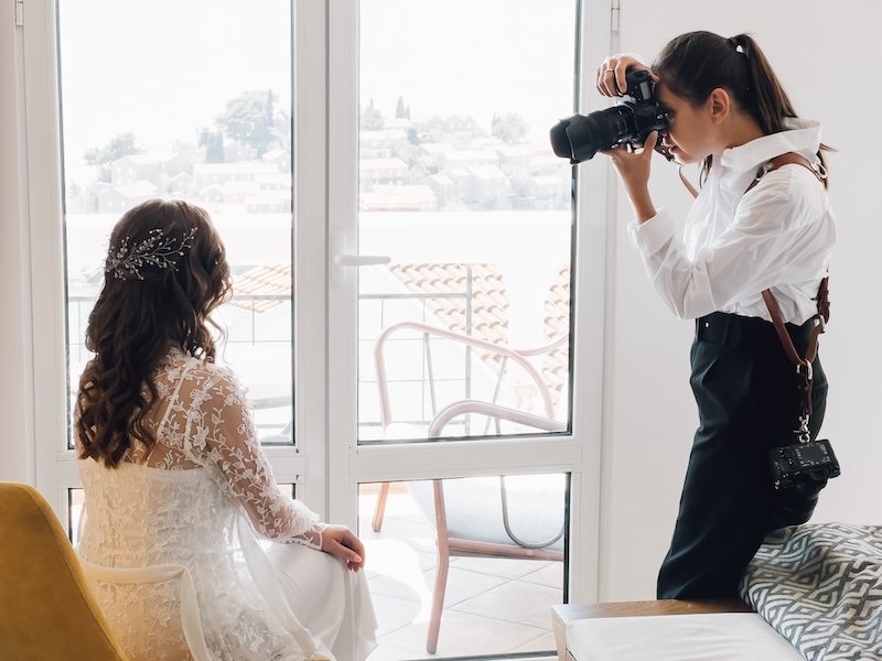 How wedding videographers and photographers work together